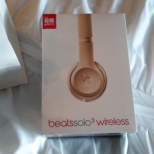 Beatssolo3 wireless headphones